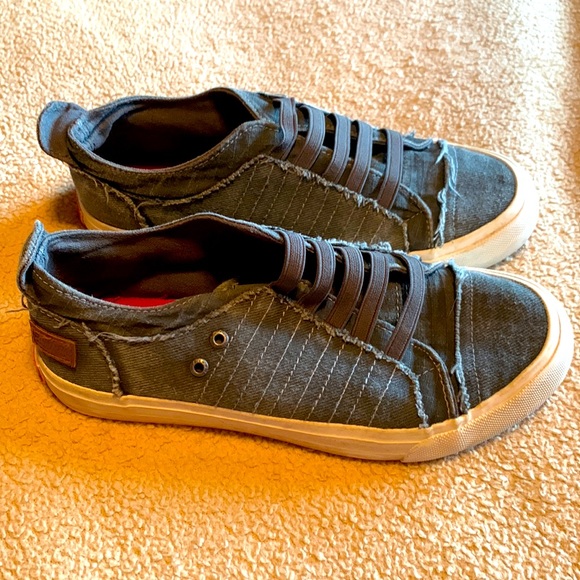 Blowfish Malibu Unisex kids shoes Sz 4 - Picture 1 of 3